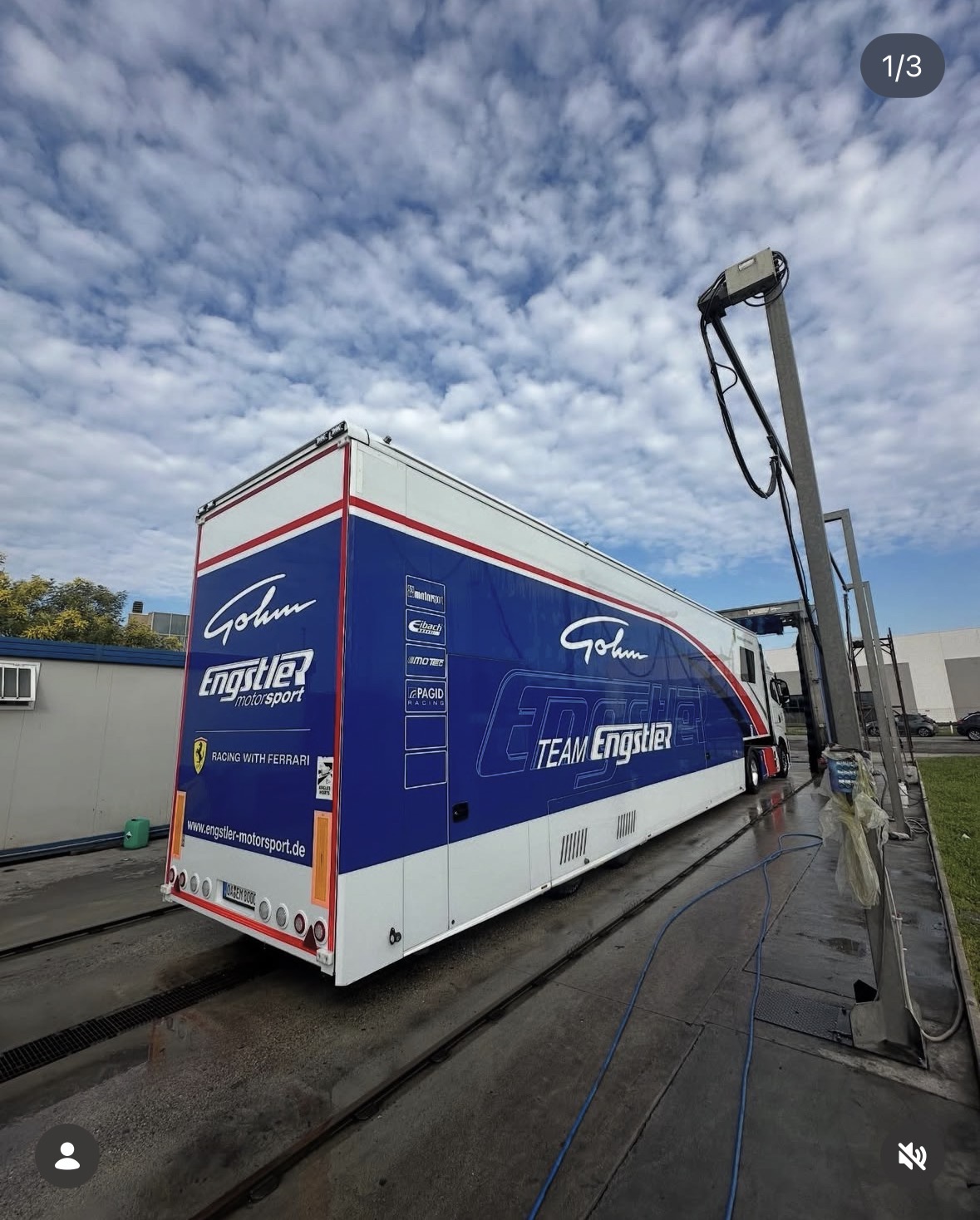 Semirimorchio Engstler Motorsport lavato a mano con idropulitrice